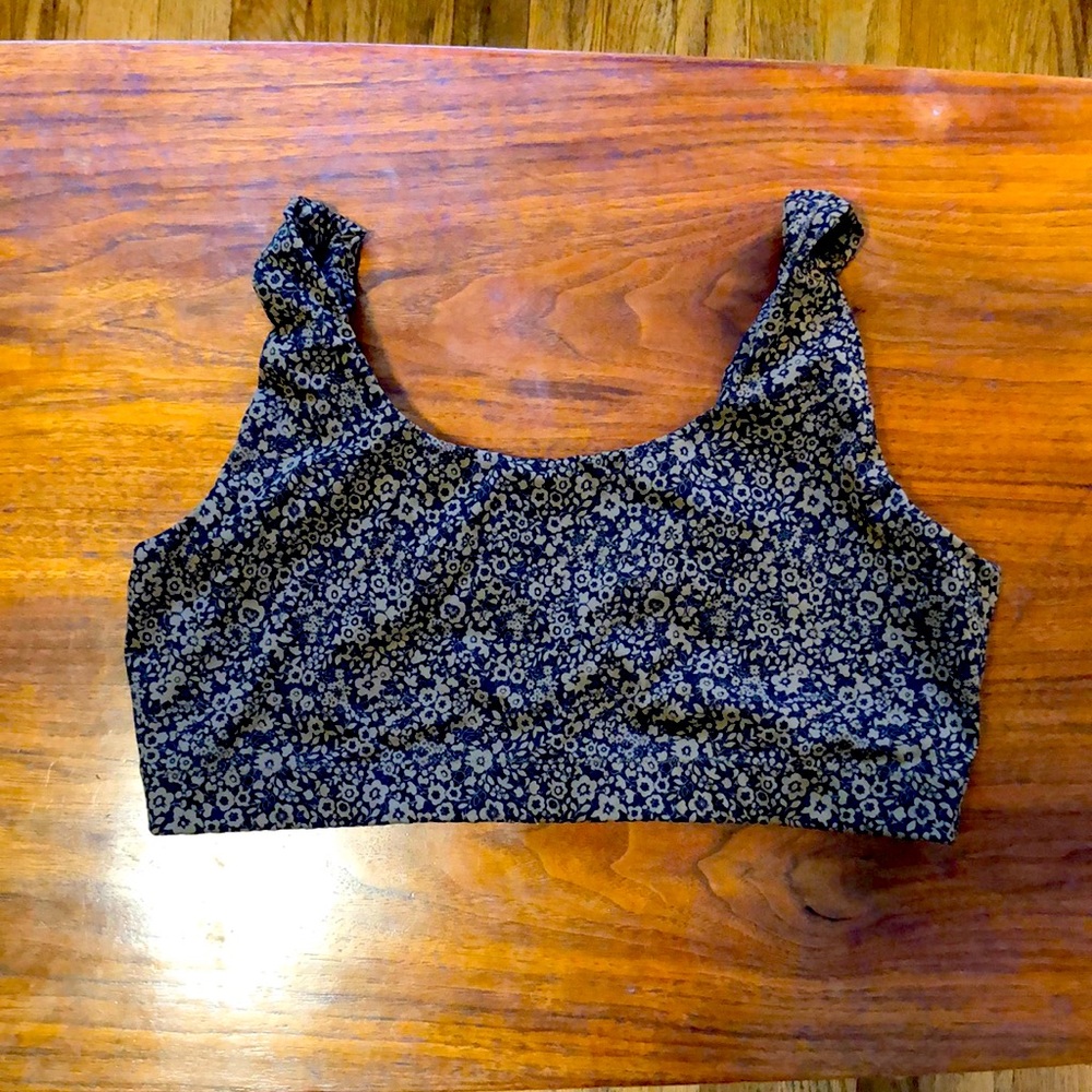 Everlane perform sports bra
